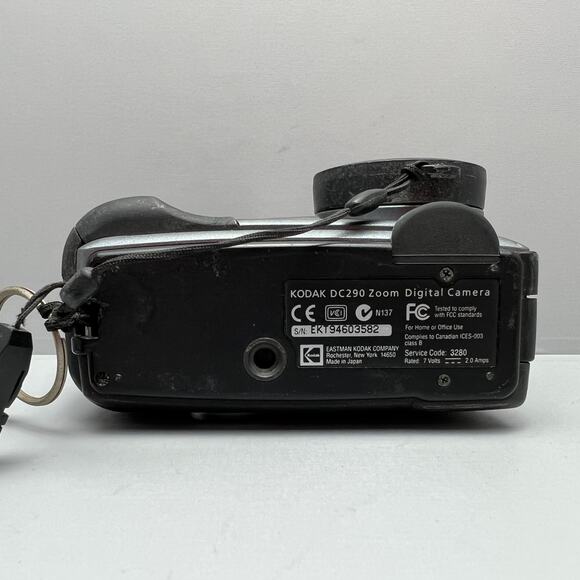 Kodak DC290 Zoom Digital Camera - Picture 3 of 8